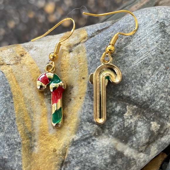3/15 Handmade Christmas Candy Cane on Goldtone Earrings w Hypoallergenic Hooks - Picture 2 of 2